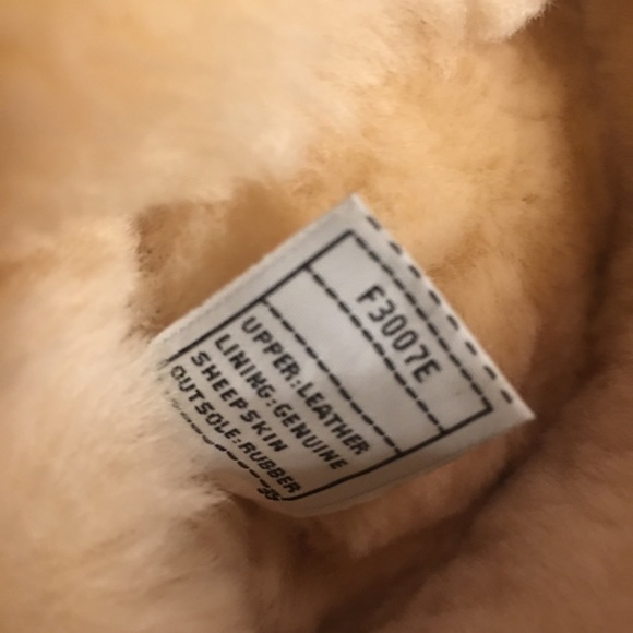 UGGS suede shearling zipper boot. - Picture 6 of 8